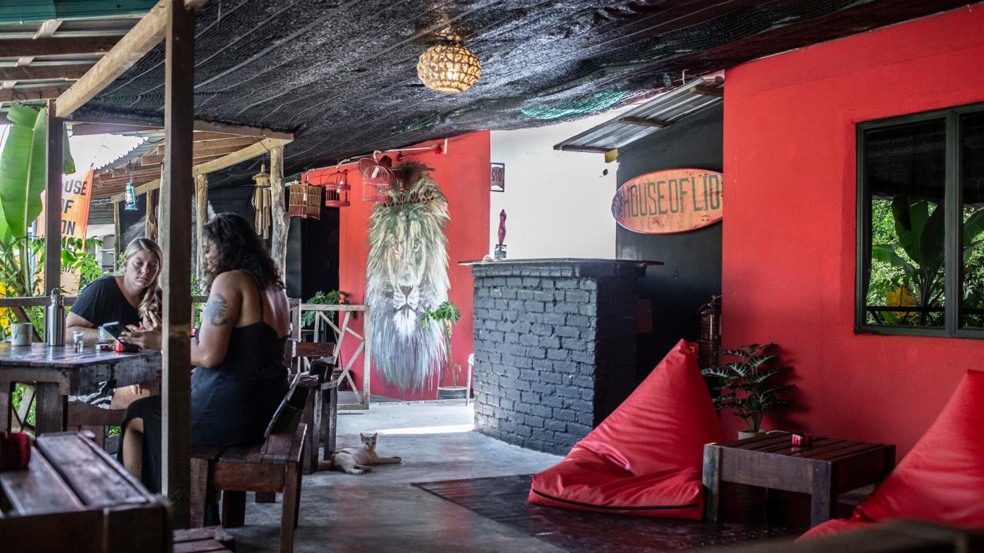House Of Lion Hostel Пантай-Ченанг Екстер'єр фото
